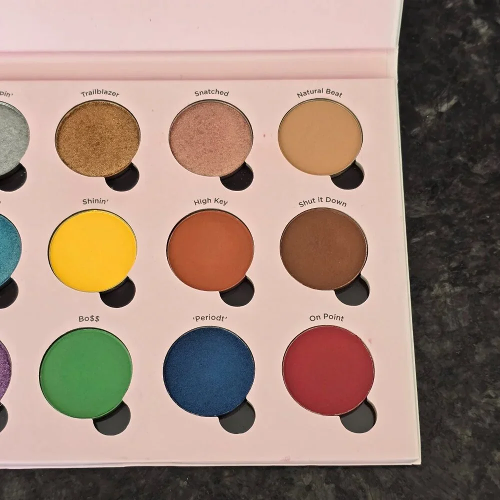 Huda Nude Light & Essence Ulta Girl United Eyeshadow Pallet (Bundle)